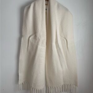 Uniqlo Soft White Stole